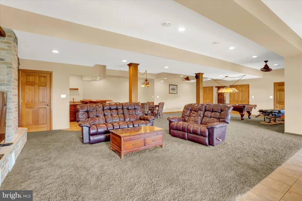 2002 TANEYTOWN ROAD Gettysburg, PA 17325