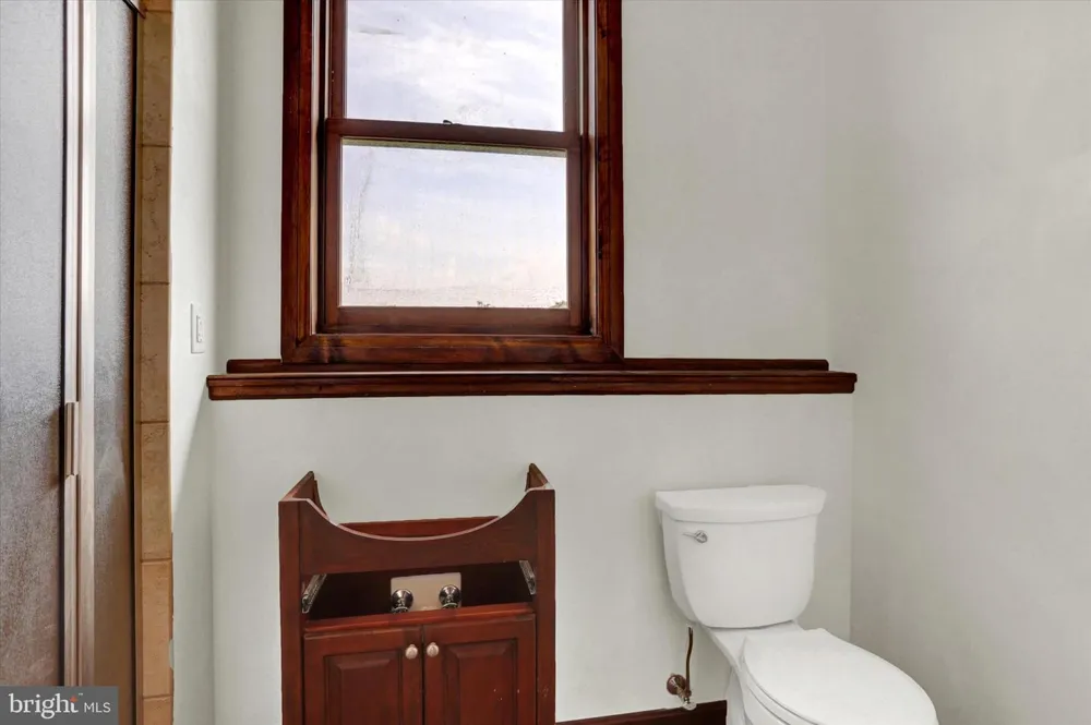 2002 TANEYTOWN ROAD Gettysburg, PA 17325