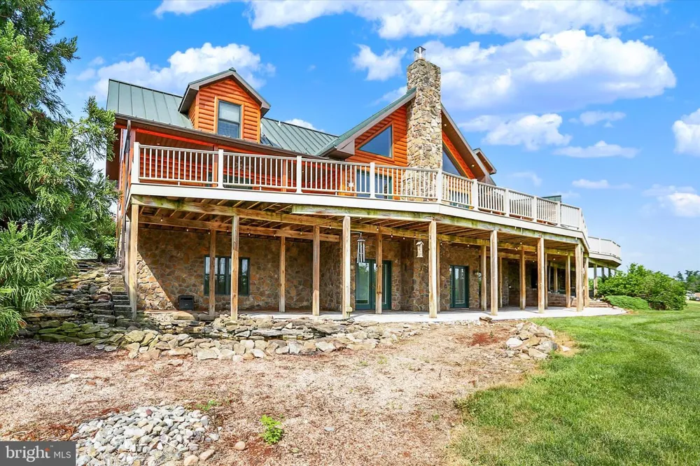 2002 TANEYTOWN ROAD Gettysburg, PA 17325