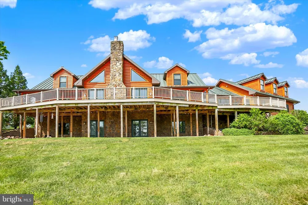 2002 TANEYTOWN ROAD Gettysburg, PA 17325