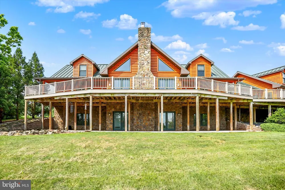 2002 TANEYTOWN ROAD Gettysburg, PA 17325