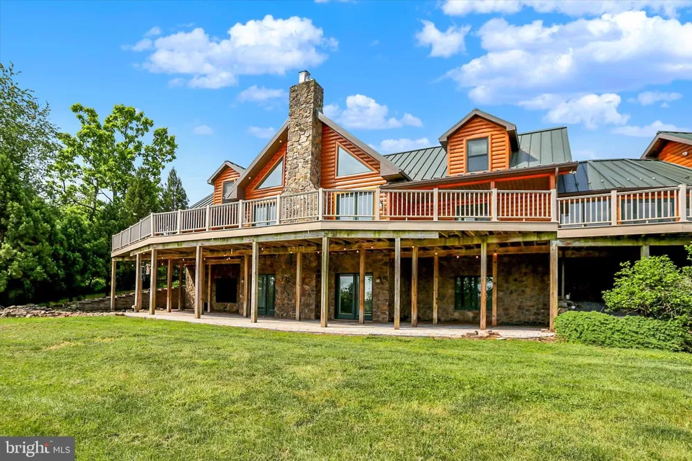 2002 TANEYTOWN ROAD Gettysburg, PA 17325