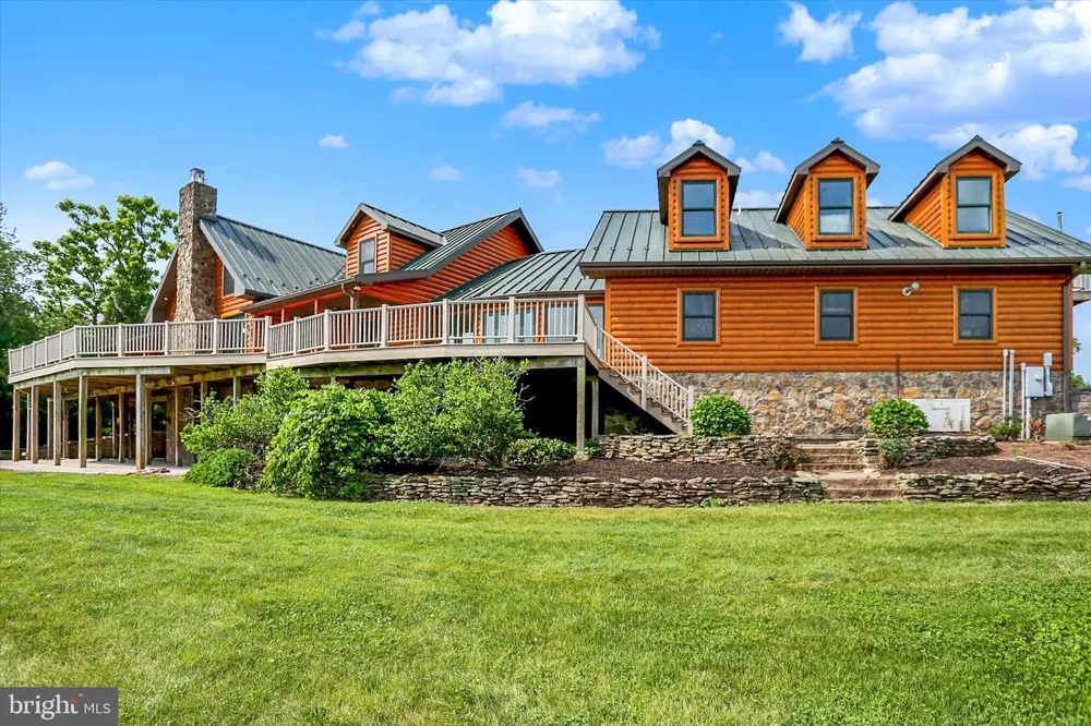 2002 TANEYTOWN ROAD Gettysburg, PA 17325