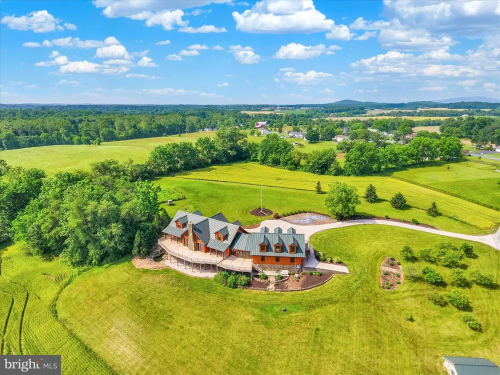 2002 TANEYTOWN ROAD Gettysburg, PA 17325