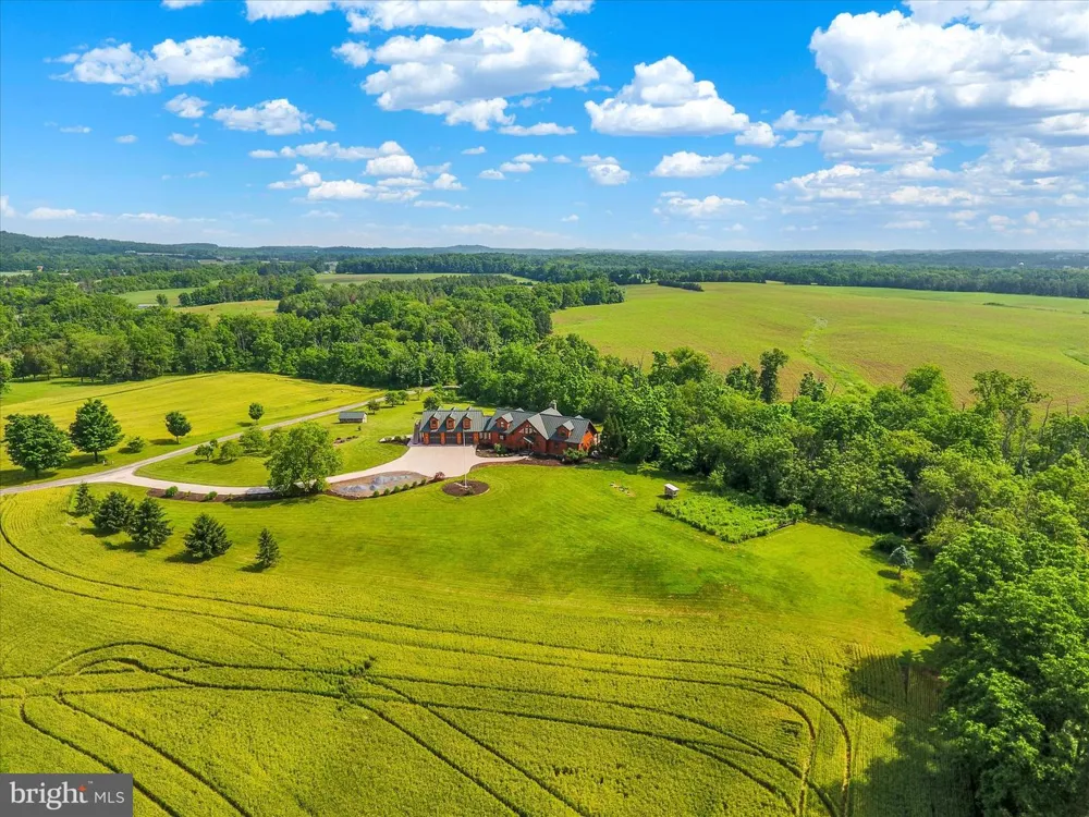 2002 TANEYTOWN ROAD Gettysburg, PA 17325