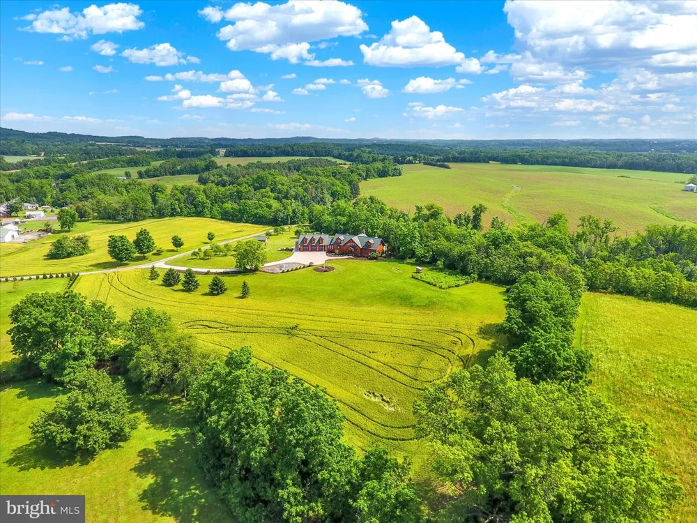 2002 TANEYTOWN ROAD Gettysburg, PA 17325