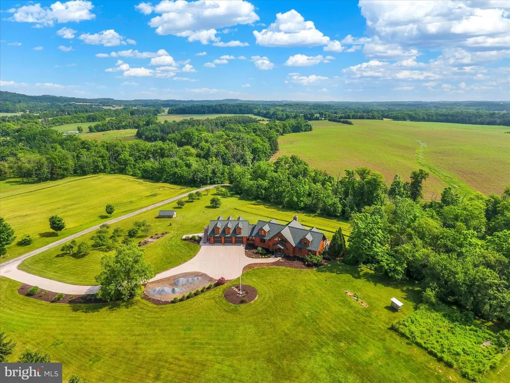 2002 TANEYTOWN ROAD Gettysburg, PA 17325