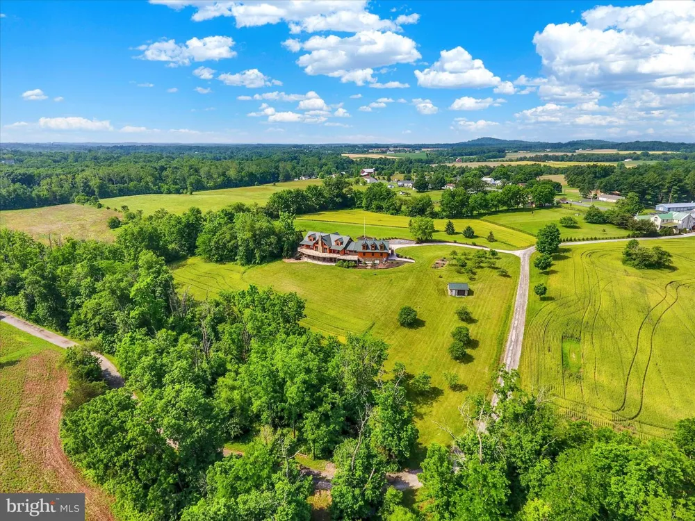 2002 TANEYTOWN ROAD Gettysburg, PA 17325