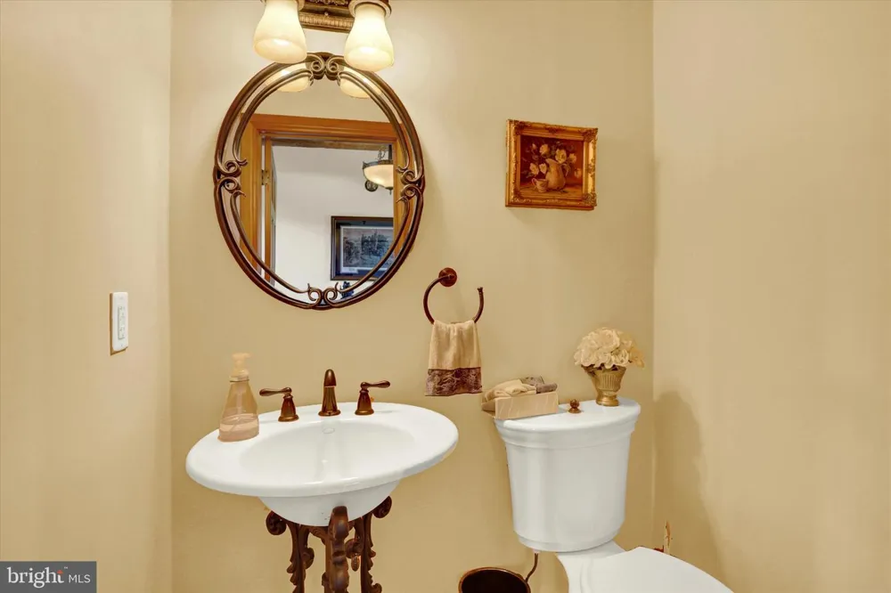 2002 TANEYTOWN ROAD Gettysburg, PA 17325
