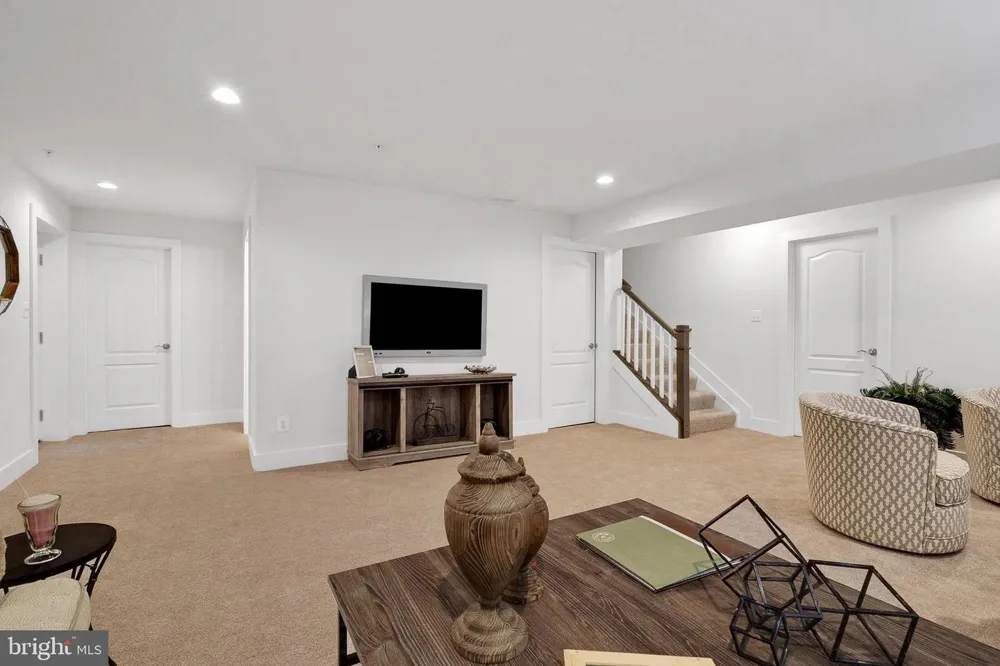 ARNOLD ROAD Glenville, PA 17329