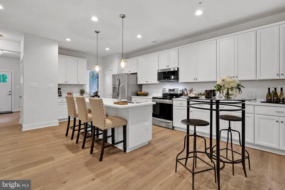 ARNOLD ROAD Glenville, PA 17329