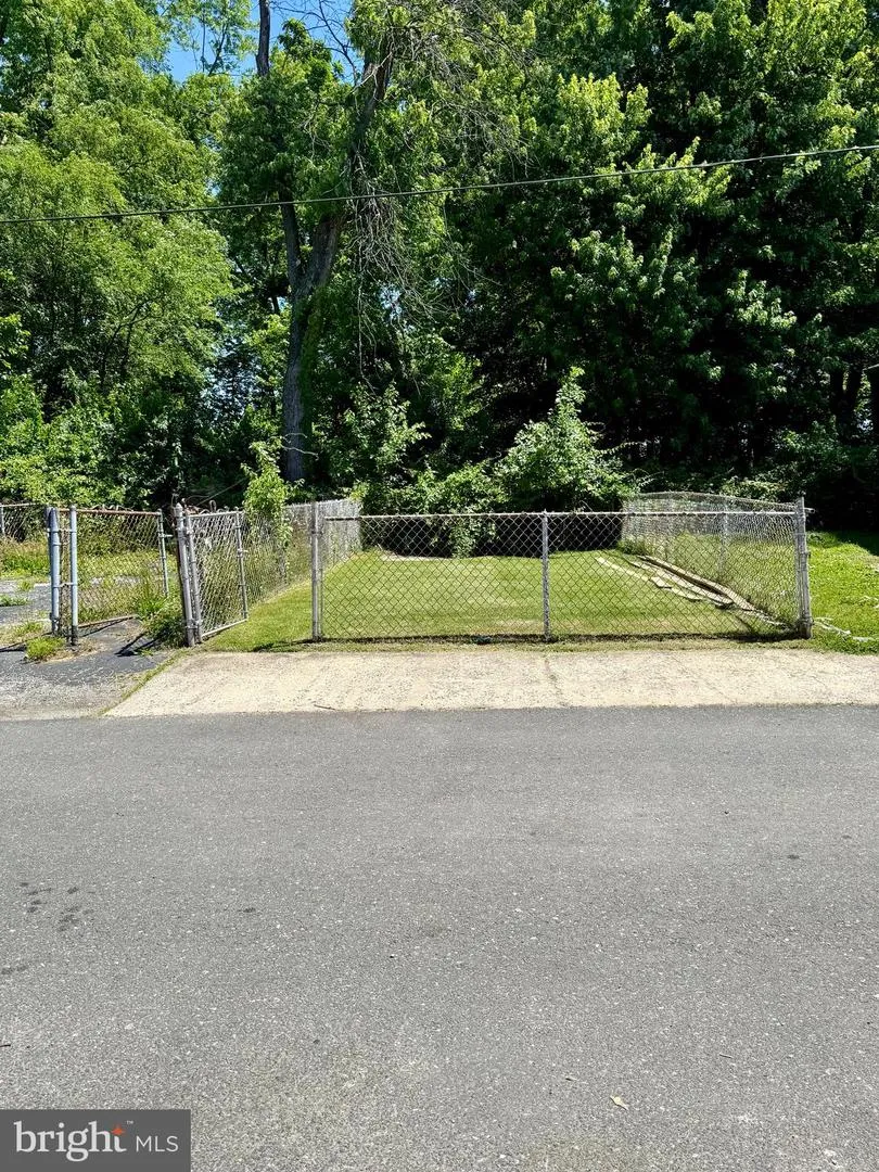 1162 TAYLOR DRIVE Folcroft, PA 19032