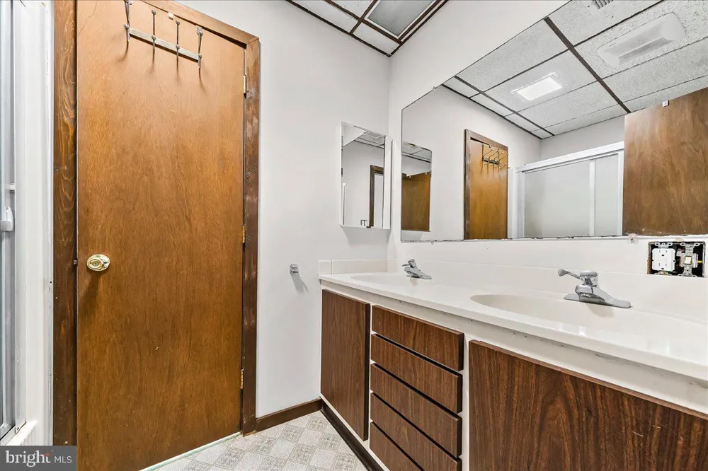 70 HEYBURN ROAD Chadds Ford, PA 19317