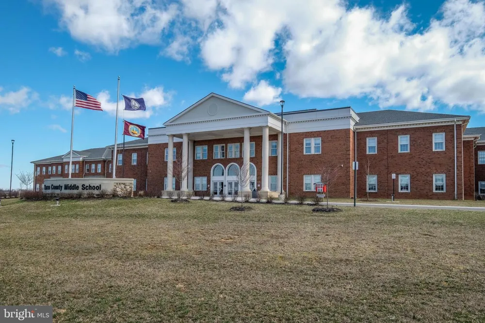 318 ULYSSES WAY Linden, VA 22642