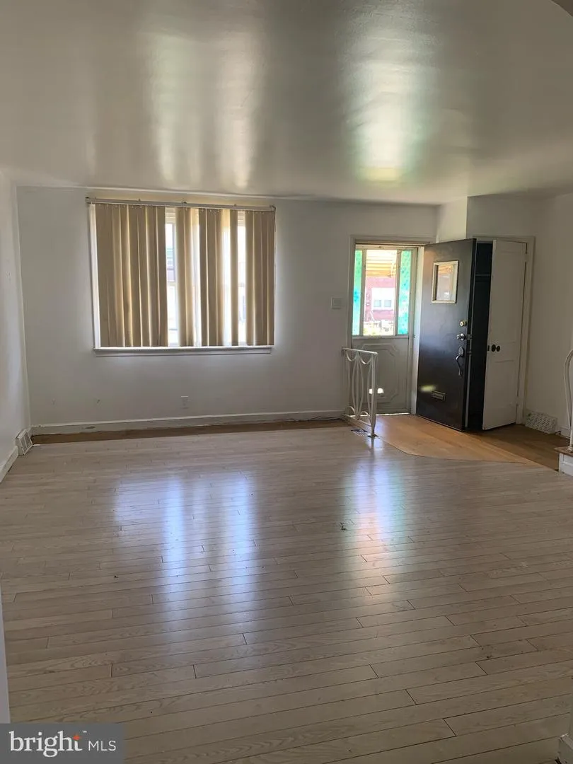 2021 GLENVIEW STREET Philadelphia, PA 19149