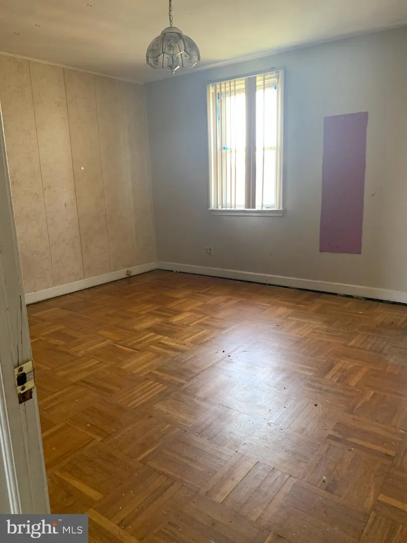 2021 GLENVIEW STREET Philadelphia, PA 19149