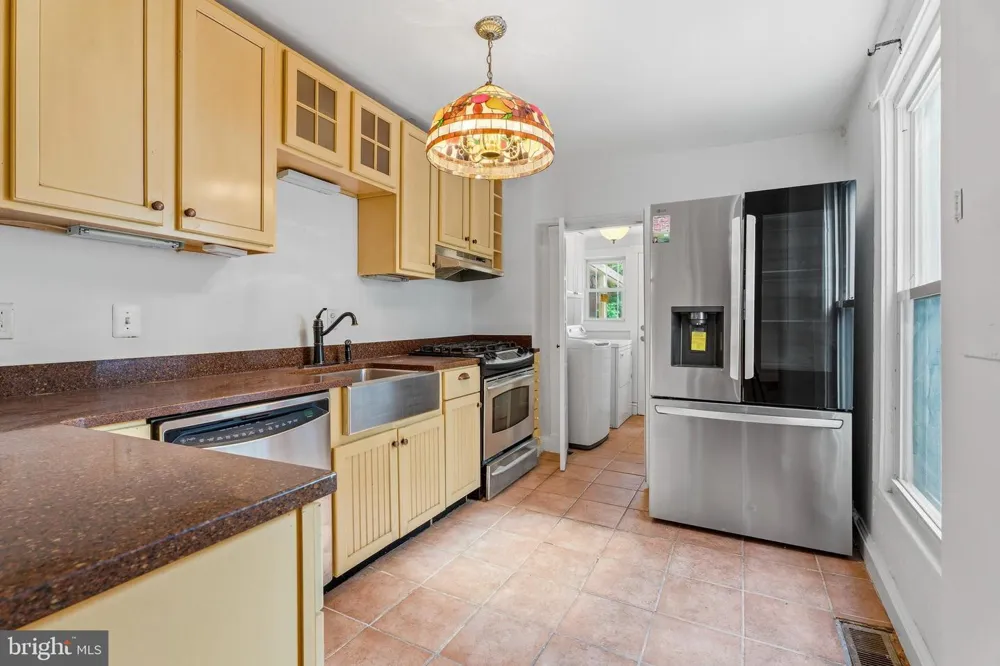 877 W LOMBARD STREET Baltimore, MD 21201