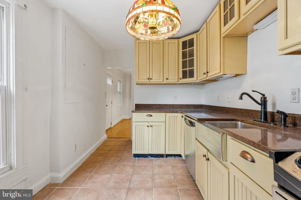 877 W LOMBARD STREET Baltimore, MD 21201