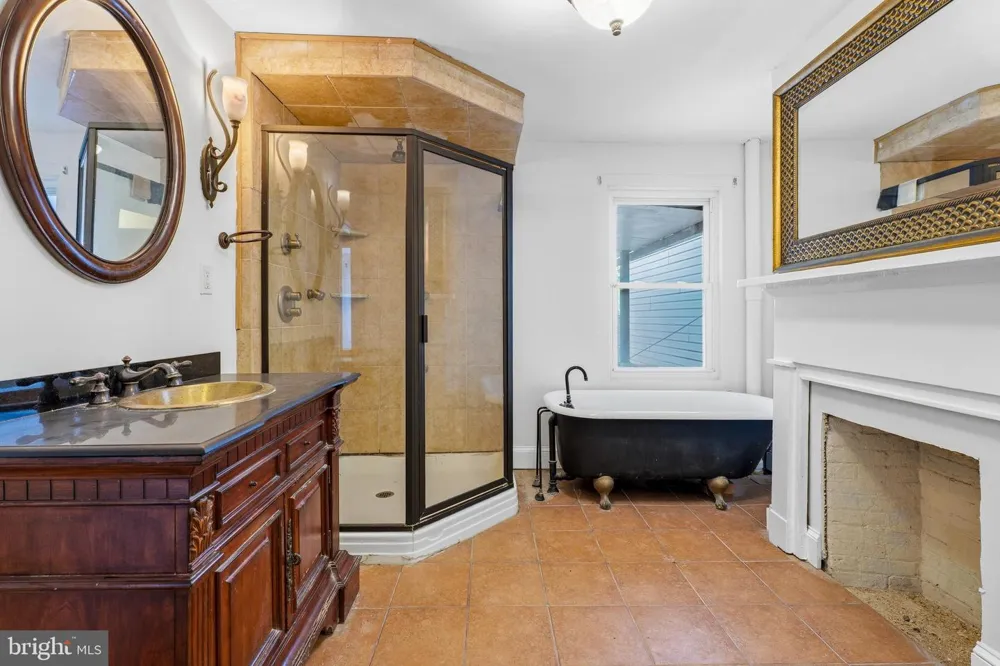 877 W LOMBARD STREET Baltimore, MD 21201
