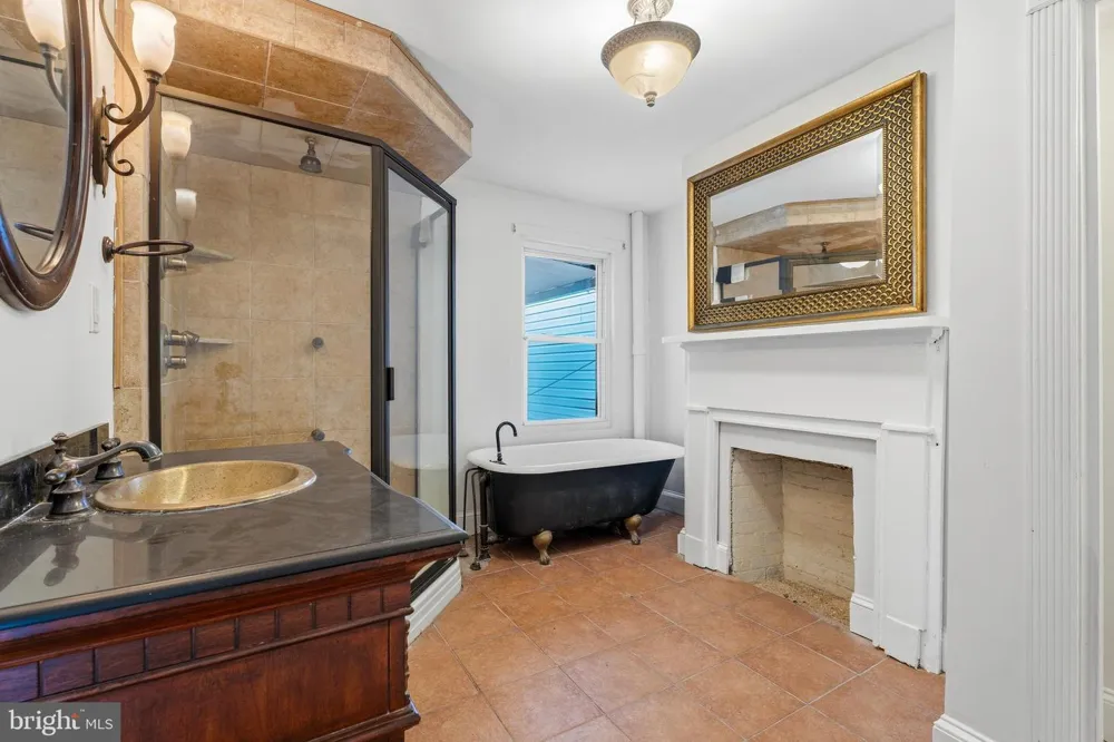 877 W LOMBARD STREET Baltimore, MD 21201