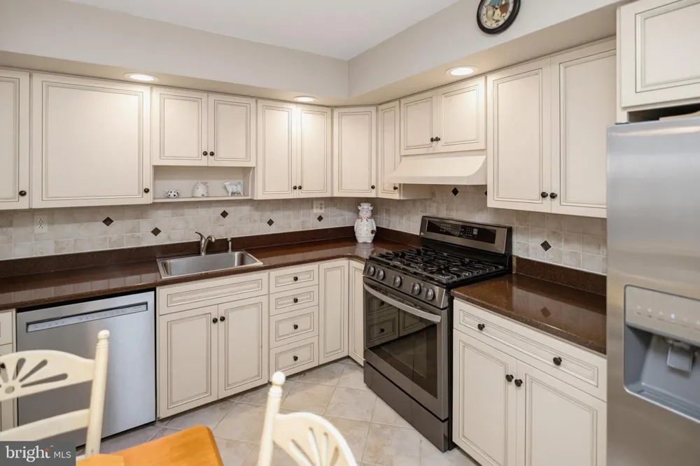 865 MOREFIELD ROAD Philadelphia, PA 19115