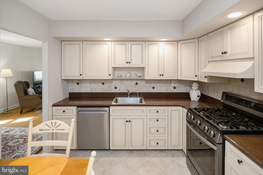 865 MOREFIELD ROAD Philadelphia, PA 19115