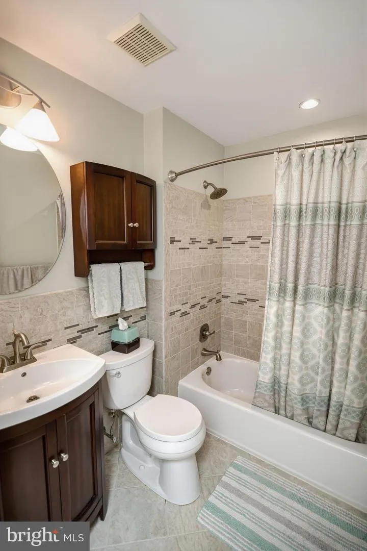 865 MOREFIELD ROAD Philadelphia, PA 19115