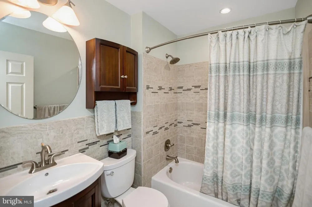 865 MOREFIELD ROAD Philadelphia, PA 19115