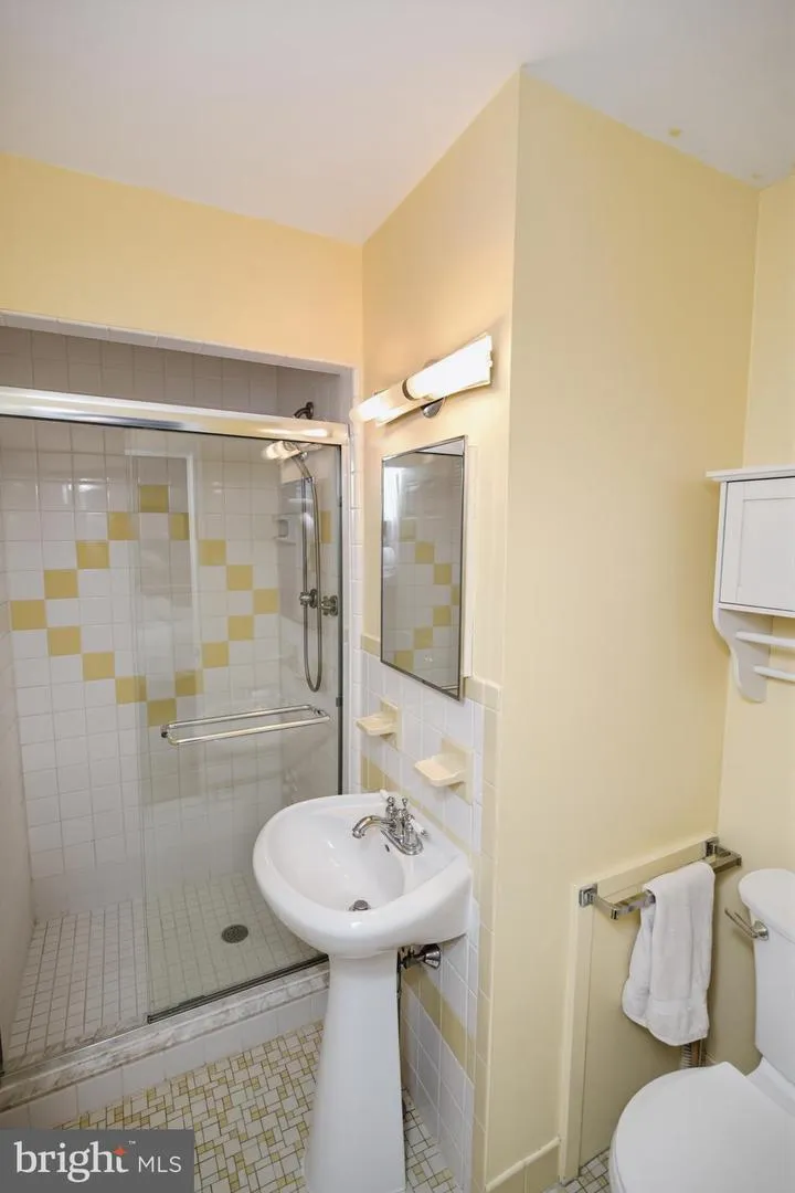 865 MOREFIELD ROAD Philadelphia, PA 19115