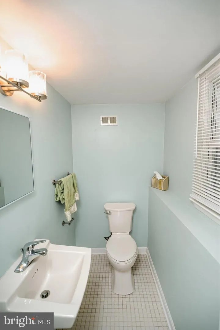 865 MOREFIELD ROAD Philadelphia, PA 19115