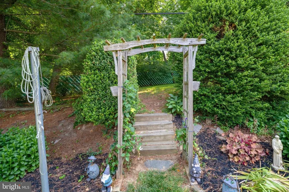 865 MOREFIELD ROAD Philadelphia, PA 19115