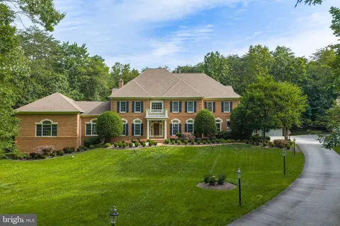 8261 ROSELAND DRIVE