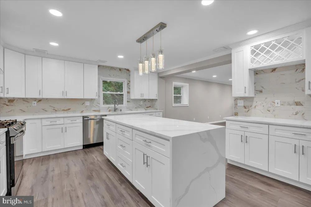 2480 MONMOUTH ROAD Jobstown, NJ 08041