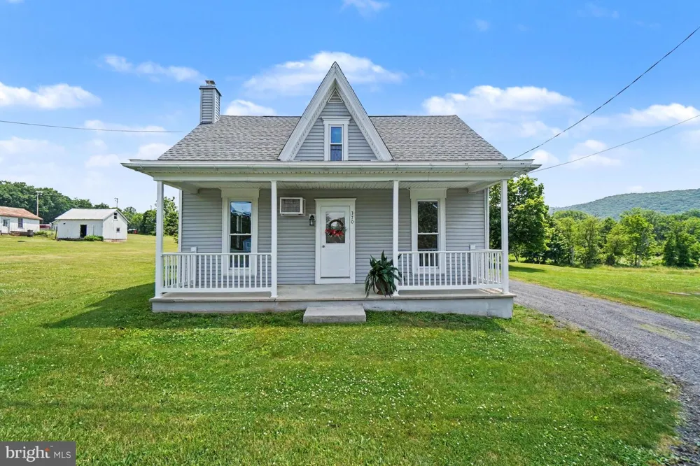 372 S GOOD SPRING ROAD Hegins, PA 17938