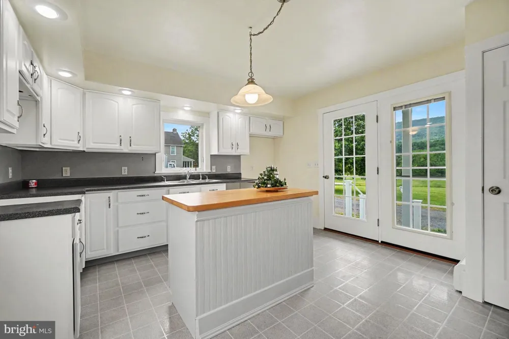 372 S GOOD SPRING ROAD Hegins, PA 17938