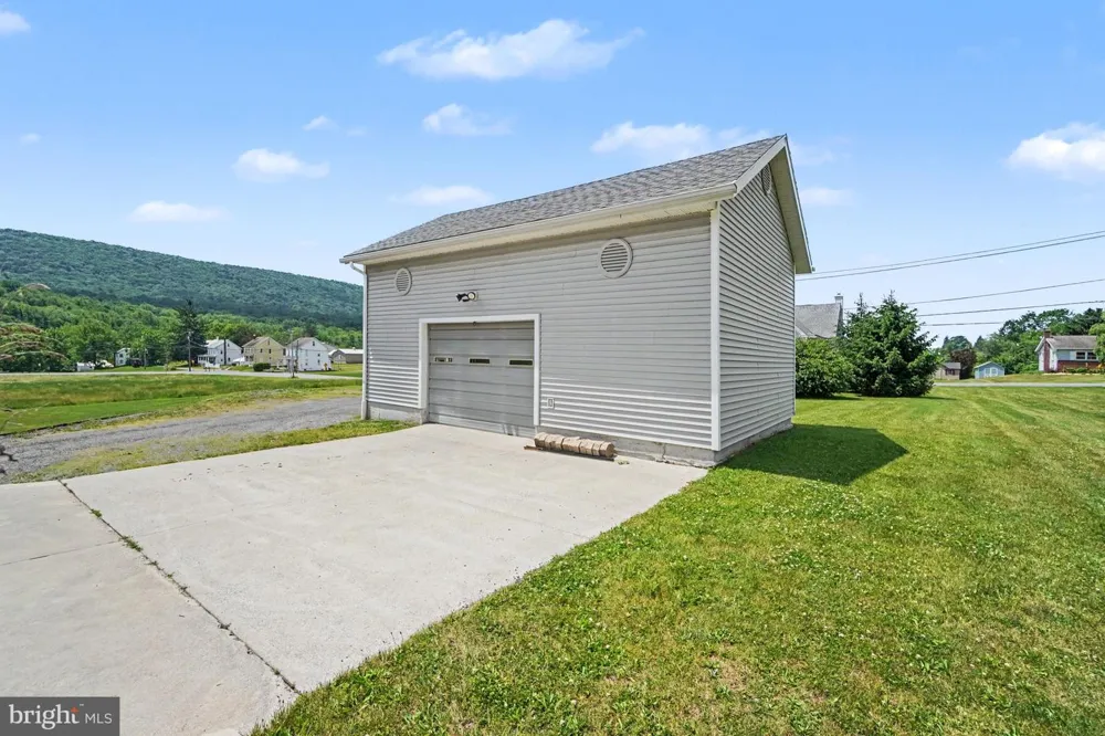 372 S GOOD SPRING ROAD Hegins, PA 17938