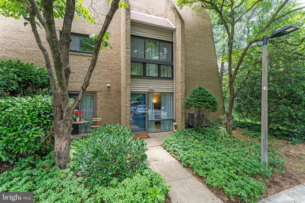 11617 WINDBLUFF COURT #9B Reston, VA 20191