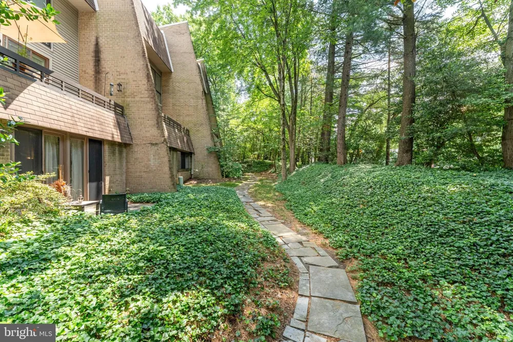 11617 WINDBLUFF COURT #9B Reston, VA 20191