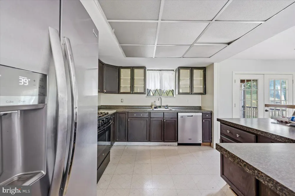 2230 LEHIGH AVENUE Whitehall, PA 18052