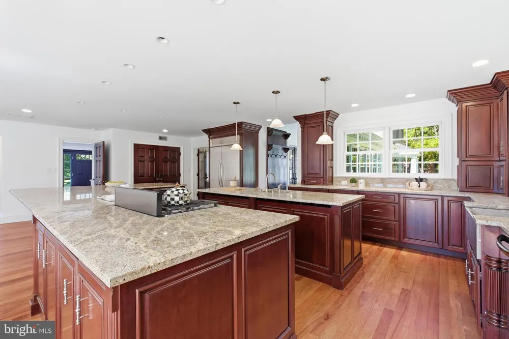 1337 KINGSTON AVENUE Alexandria, VA 22302
