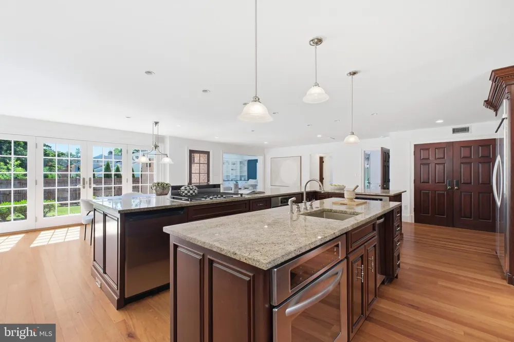 1337 KINGSTON AVENUE Alexandria, VA 22302