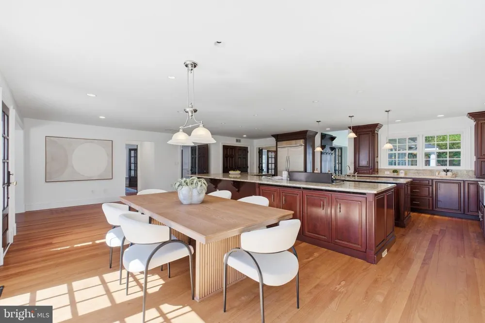 1337 KINGSTON AVENUE Alexandria, VA 22302