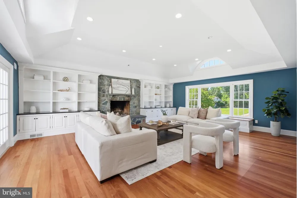 1337 KINGSTON AVENUE Alexandria, VA 22302