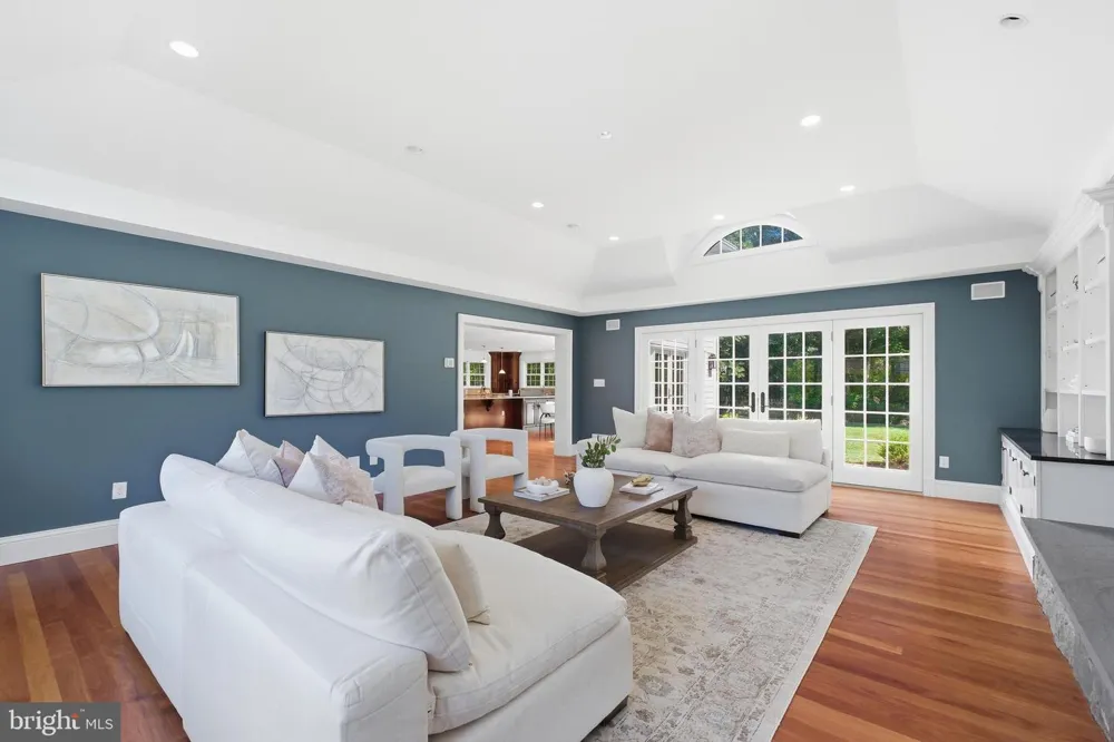1337 KINGSTON AVENUE Alexandria, VA 22302