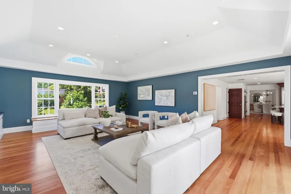 1337 KINGSTON AVENUE Alexandria, VA 22302