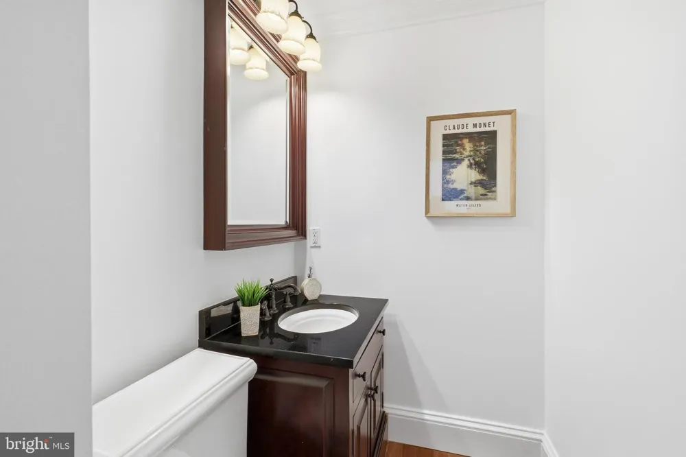1337 KINGSTON AVENUE Alexandria, VA 22302