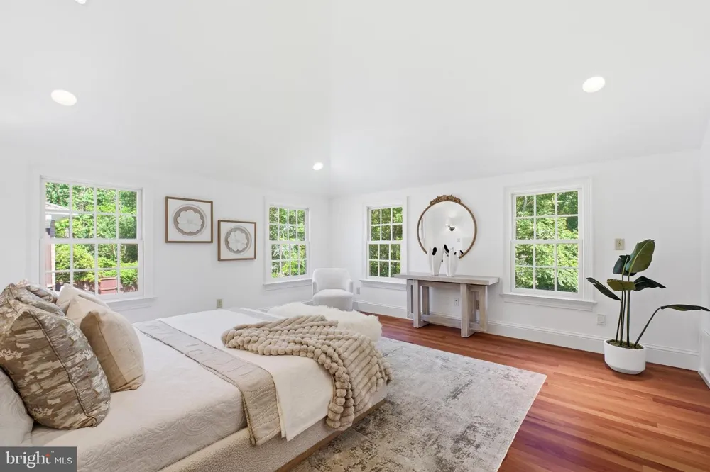 1337 KINGSTON AVENUE Alexandria, VA 22302