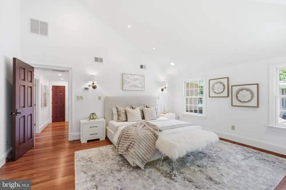 1337 KINGSTON AVENUE Alexandria, VA 22302