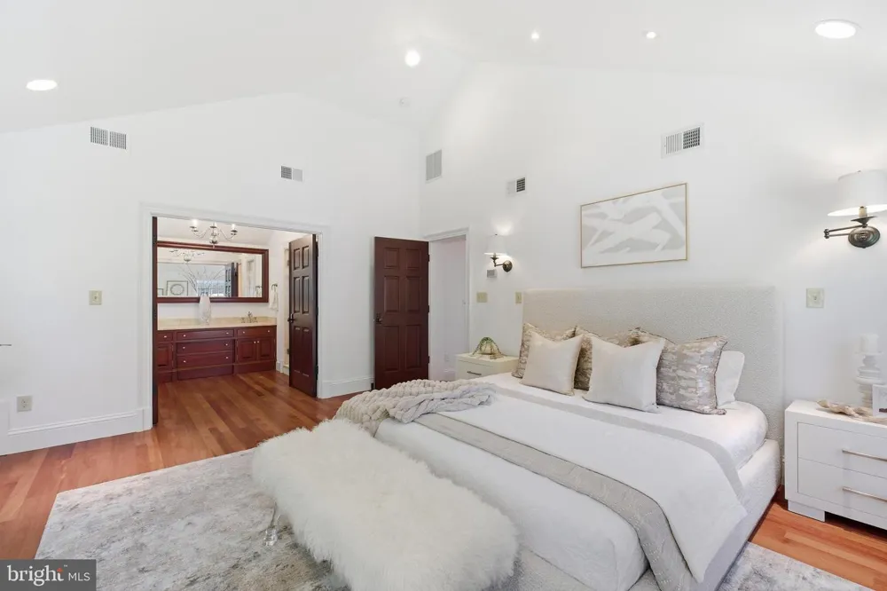 1337 KINGSTON AVENUE Alexandria, VA 22302