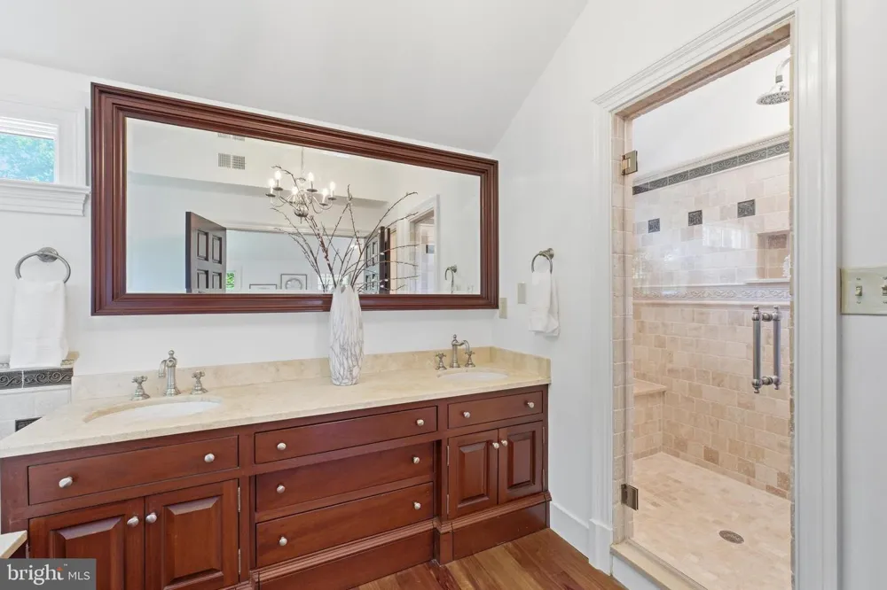 1337 KINGSTON AVENUE Alexandria, VA 22302